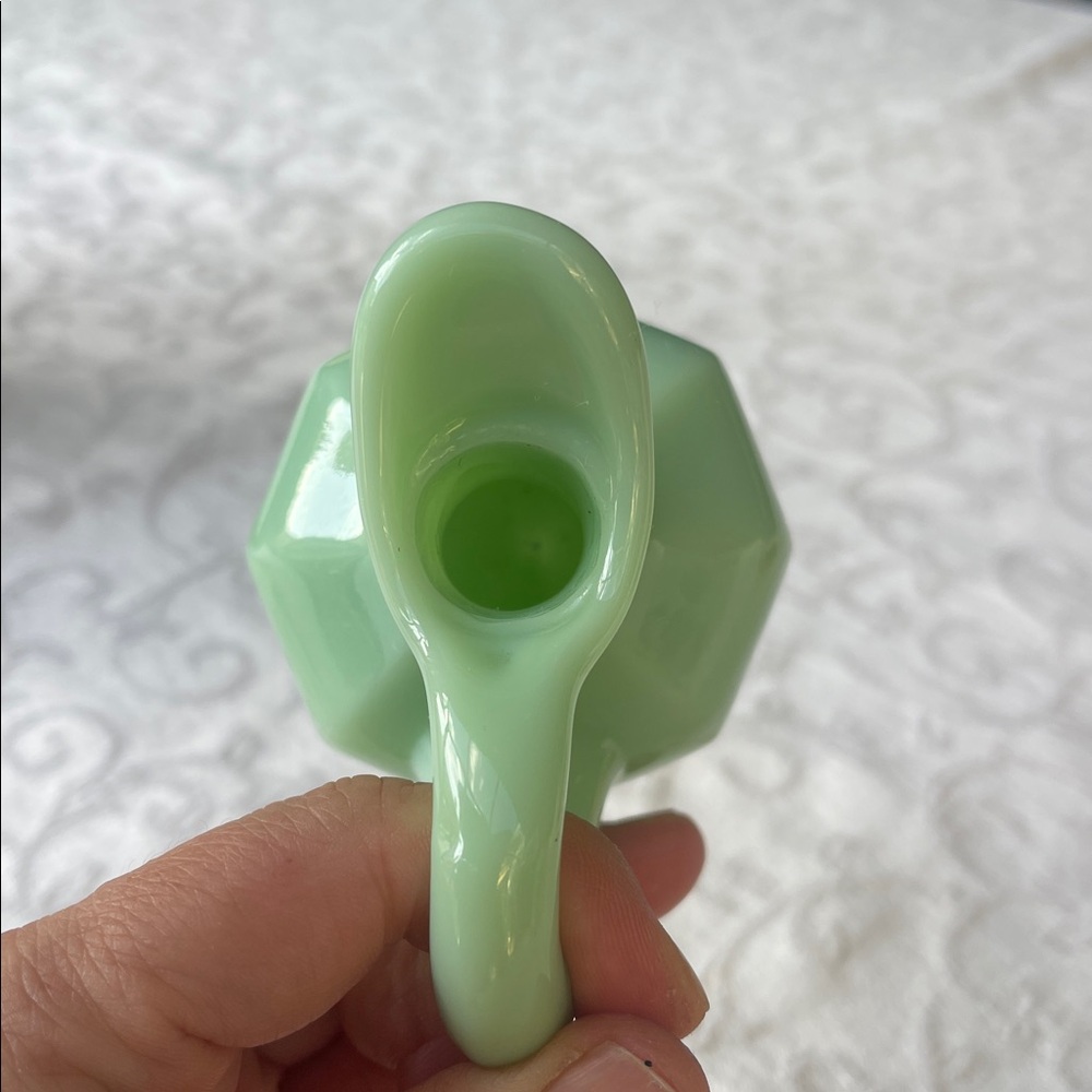 Vintage Jadeite green glass Pitcher - Picture 5 of 8